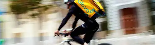 El Gobierno y los agentes sociales acuerdan que los riders dejen de ser falsos autónomos
