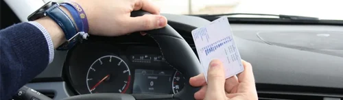 ¿Cuándo es delito conducir sin puntos o sin carnet?